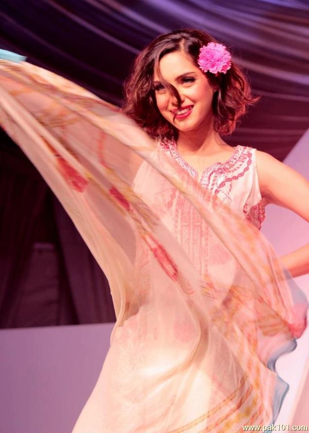 Saima Azhar -Pakistani Female Fashion Model Celebrity