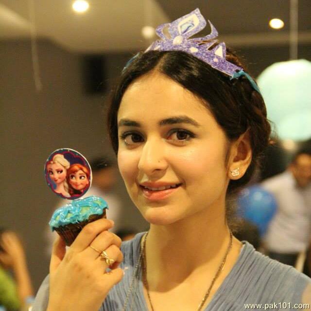 Yumna Zaidi- Pakistani Female Fashion Model And Actress Celebrity