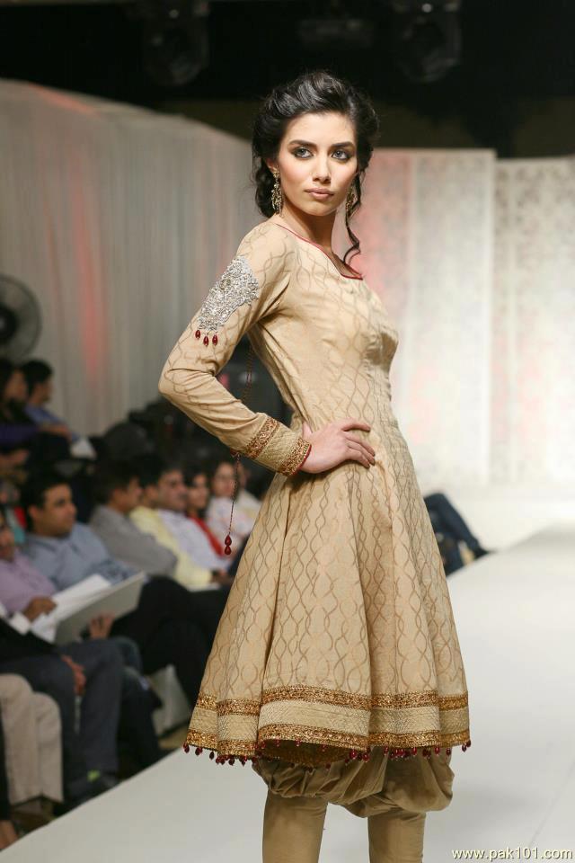 Zara Peerzada -Pakistani Female Fashion Model Celebrity