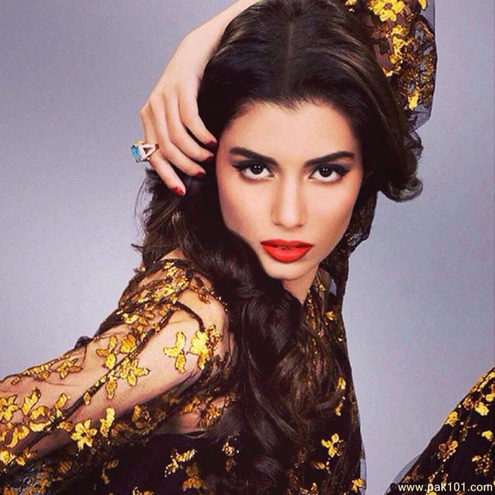 Zara Peerzada -Pakistani Female Fashion Model Celebrity