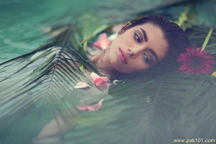 Zara Peerzada -Pakistani Female Fashion Model Celebrity