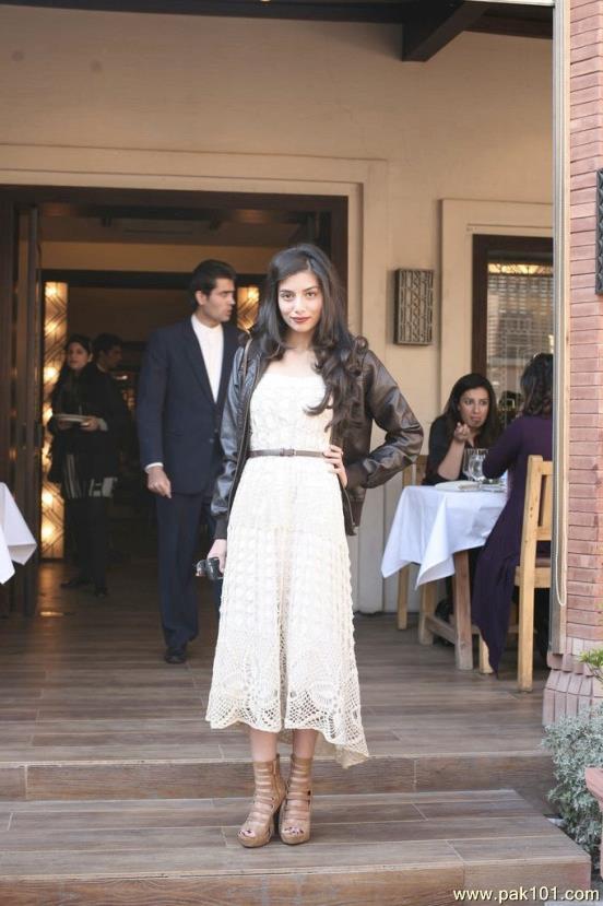 Zara Peerzada -Pakistani Female Fashion Model Celebrity