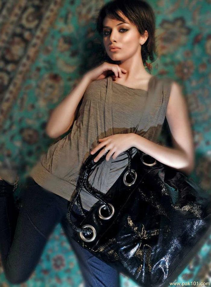 Zara Peerzada -Pakistani Female Fashion Model Celebrity