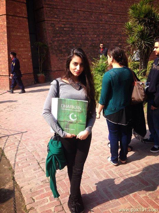 Zara Peerzada -Pakistani Female Fashion Model Celebrity