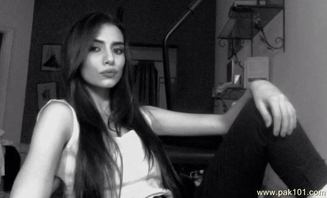 Zara Peerzada -Pakistani Female Fashion Model Celebrity