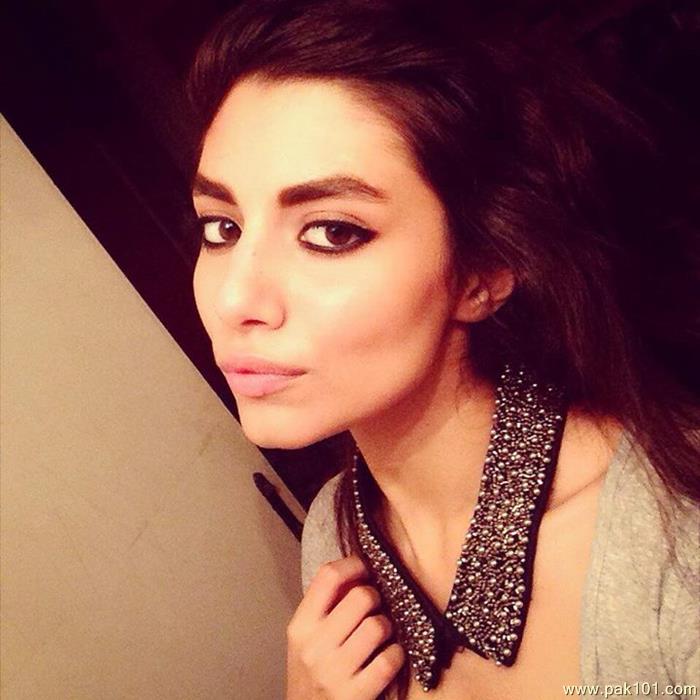 Zara Peerzada -Pakistani Female Fashion Model Celebrity