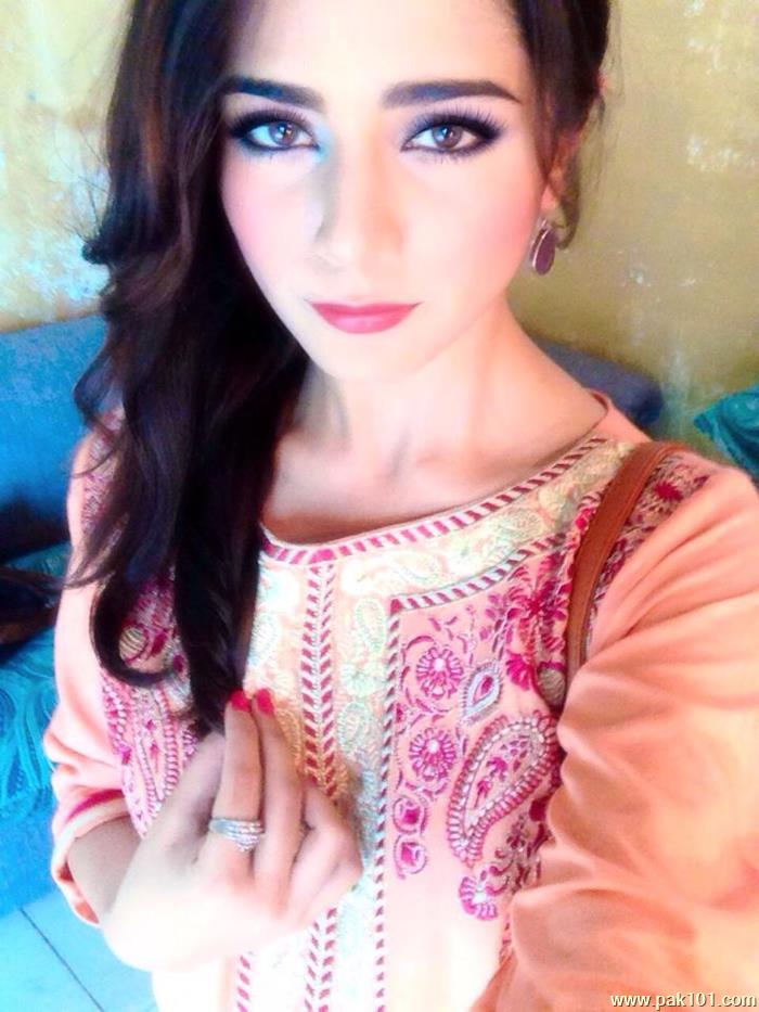 Aima Baig -Pakistani Female Singer And Host Celebrity