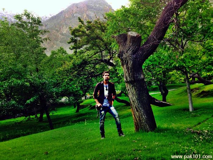 Asmaar Peerzada - Pakistani Singer Celebrity