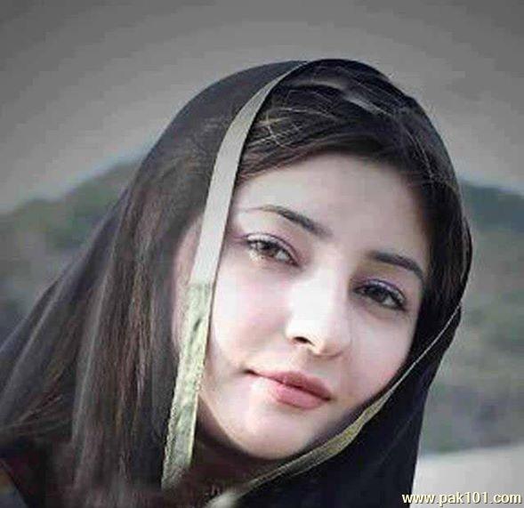 Gul Panra- Pakistani Female Singer Celebrity