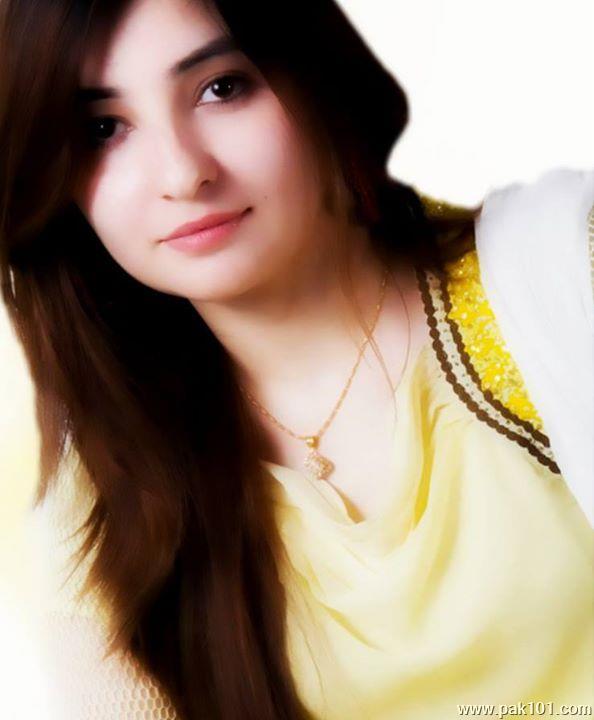 Gul Panra- Pakistani Female Singer Celebrity