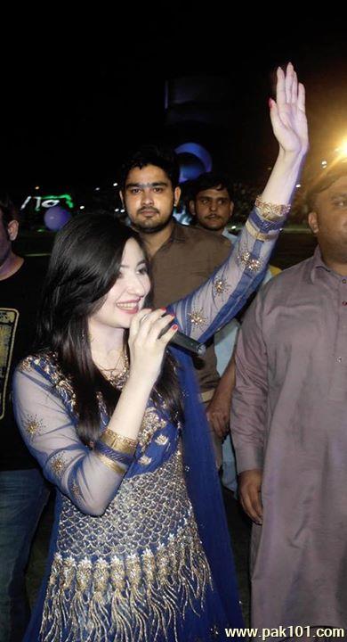 Gul Panra- Pakistani Female Singer Celebrity