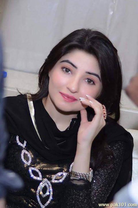 Gul Panra- Pakistani Female Singer Celebrity