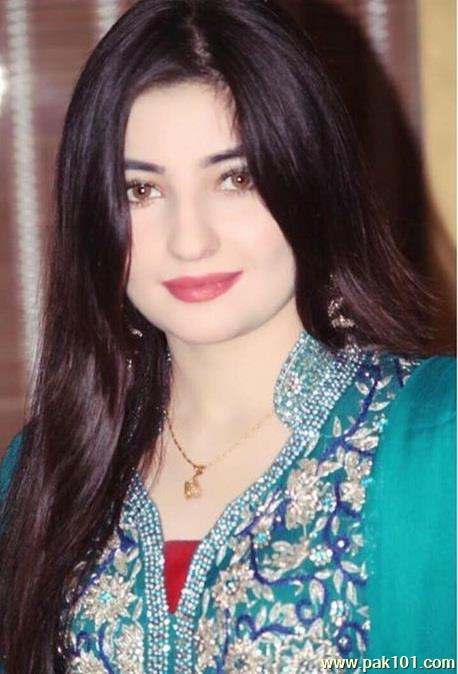 Gul Panra- Pakistani Female Singer Celebrity