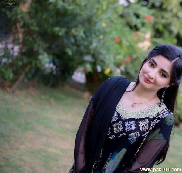 Gul Panra- Pakistani Female Singer Celebrity