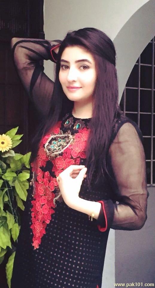 Gul Panra- Pakistani Female Singer Celebrity