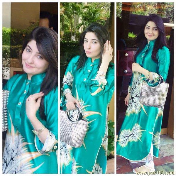Gul Panra- Pakistani Female Singer Celebrity