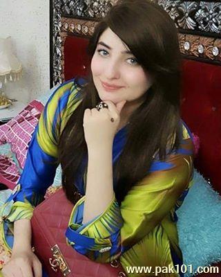 Gul Panra- Pakistani Female Singer Celebrity