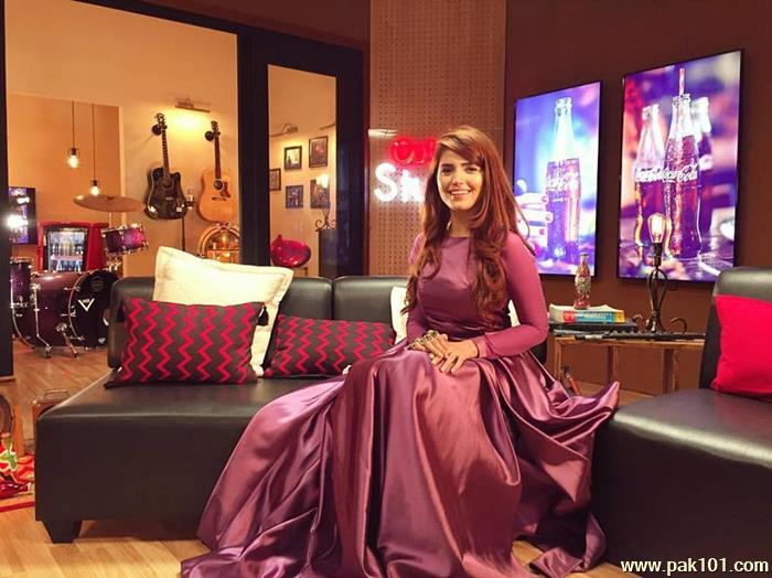 Momina Mustehsan -Pakistani Female Singer And Musician Celebrity