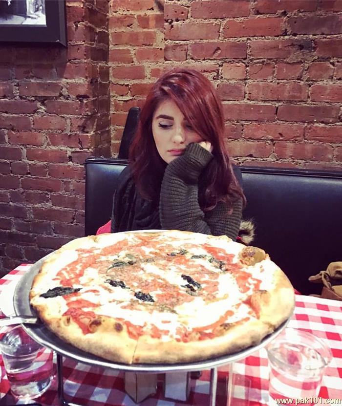 Momina Mustehsan -Pakistani Female Singer And Musician Celebrity