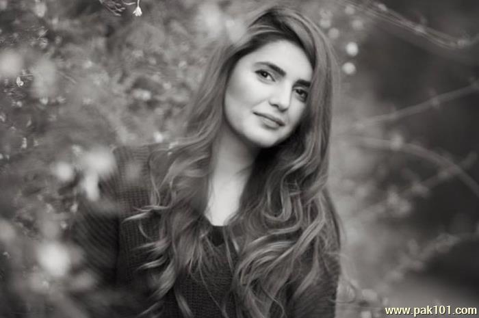 Momina Mustehsan -Pakistani Female Singer And Musician Celebrity
