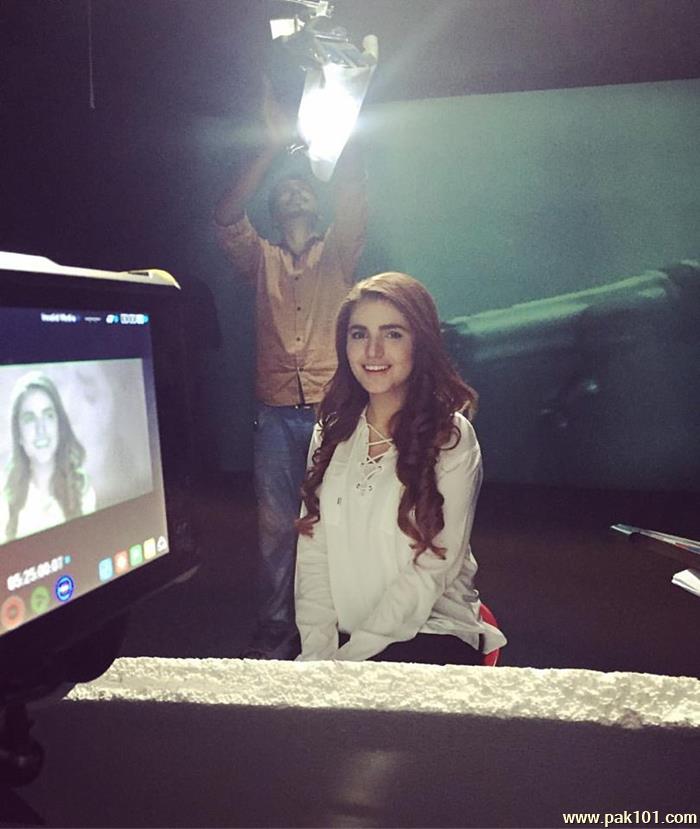 Momina Mustehsan -Pakistani Female Singer And Musician Celebrity