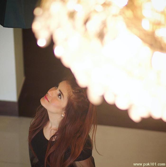 Momina Mustehsan -Pakistani Female Singer And Musician Celebrity