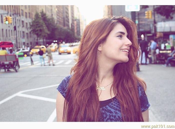 Momina Mustehsan -Pakistani Female Singer And Musician Celebrity