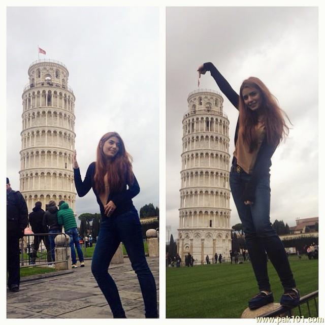 Momina Mustehsan -Pakistani Female Singer And Musician Celebrity