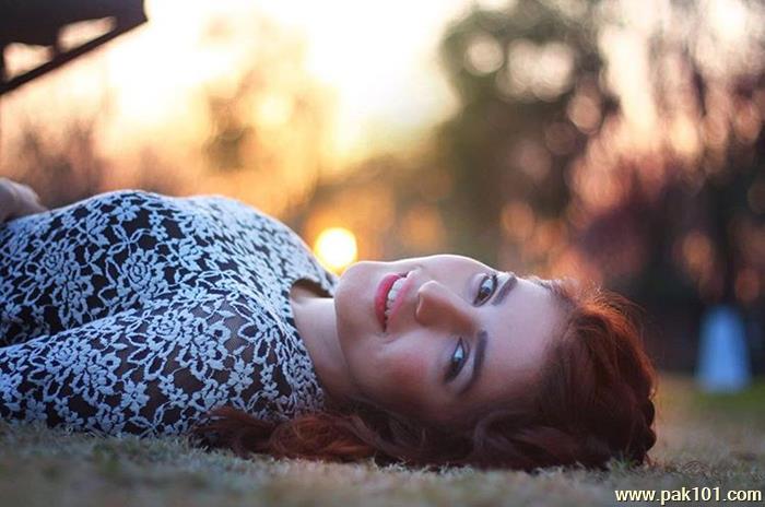 Momina Mustehsan -Pakistani Female Singer And Musician Celebrity