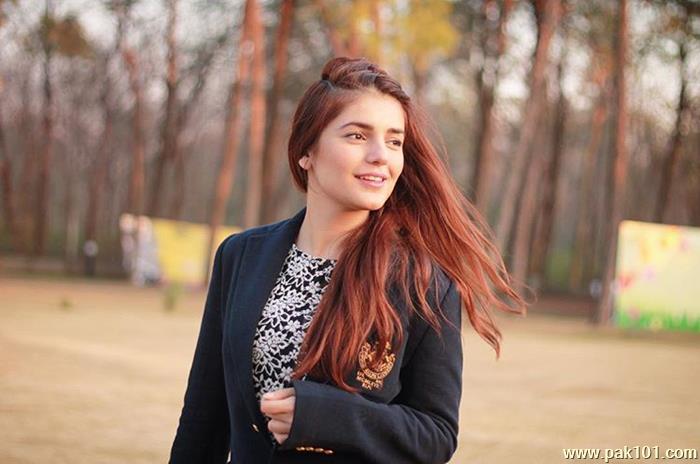 Momina Mustehsan -Pakistani Female Singer And Musician Celebrity