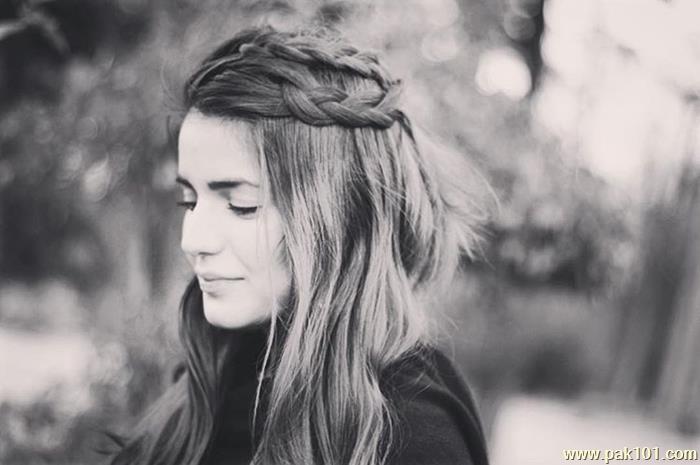 Momina Mustehsan -Pakistani Female Singer And Musician Celebrity
