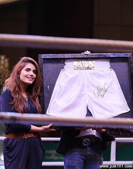 Momina Mustehsan -Pakistani Female Singer And Musician Celebrity