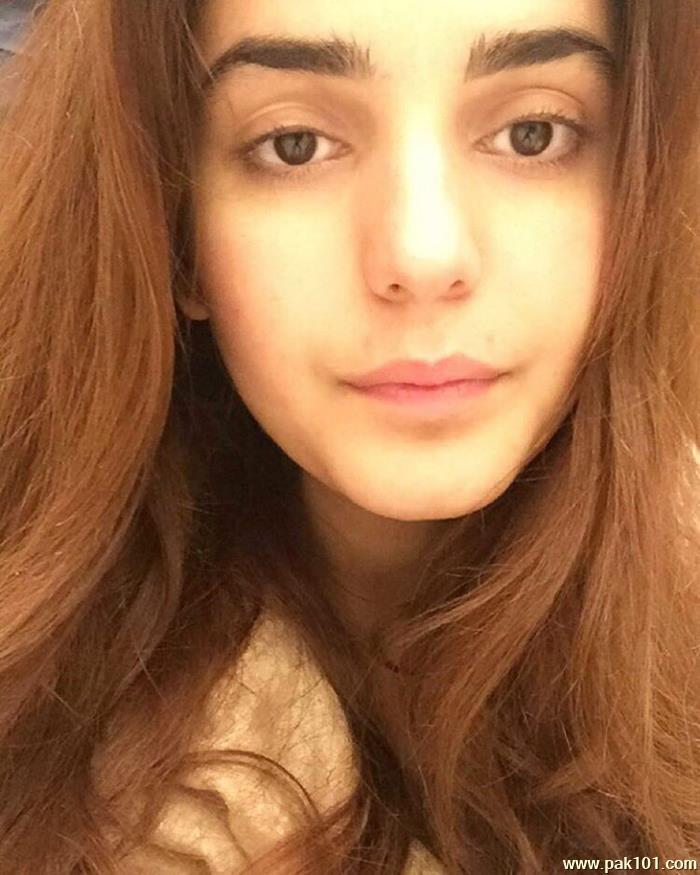 Momina Mustehsan -Pakistani Female Singer And Musician Celebrity