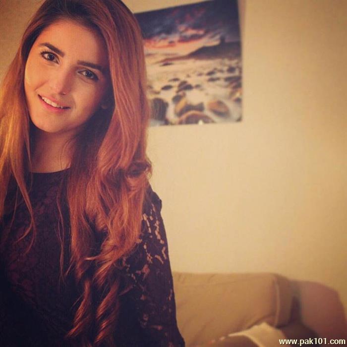 Momina Mustehsan -Pakistani Female Singer And Musician Celebrity