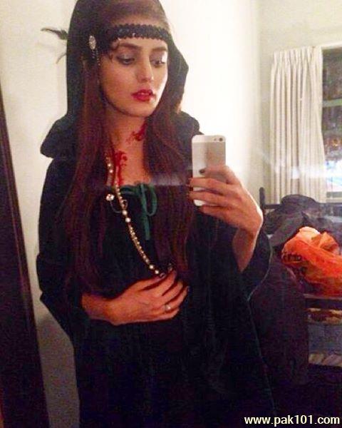 Momina Mustehsan -Pakistani Female Singer And Musician Celebrity