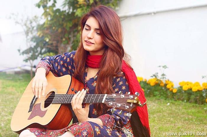 Momina Mustehsan -Pakistani Female Singer And Musician Celebrity