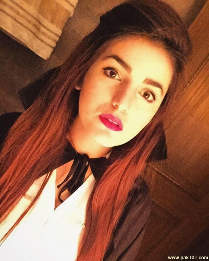 Momina Mustehsan -Pakistani Female Singer And Musician Celebrity