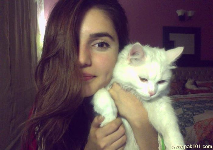 Momina Mustehsan -Pakistani Female Singer And Musician Celebrity