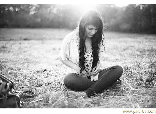 Momina Mustehsan -Pakistani Female Singer And Musician Celebrity