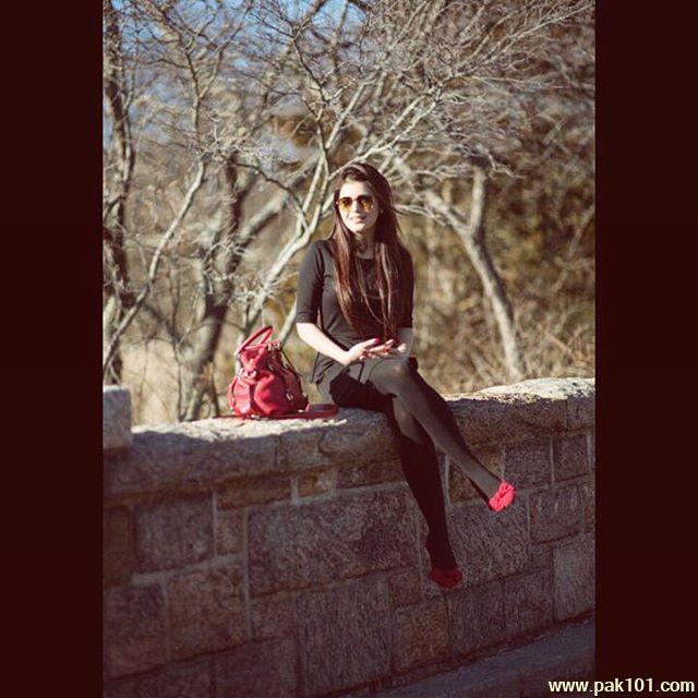 Momina Mustehsan -Pakistani Female Singer And Musician Celebrity