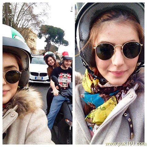 Momina Mustehsan -Pakistani Female Singer And Musician Celebrity