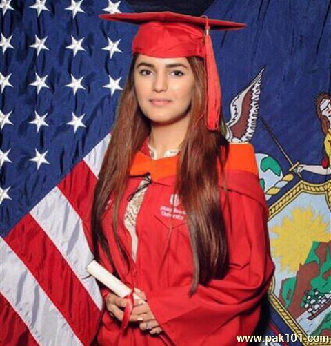 Momina Mustehsan -Pakistani Female Singer And Musician Celebrity