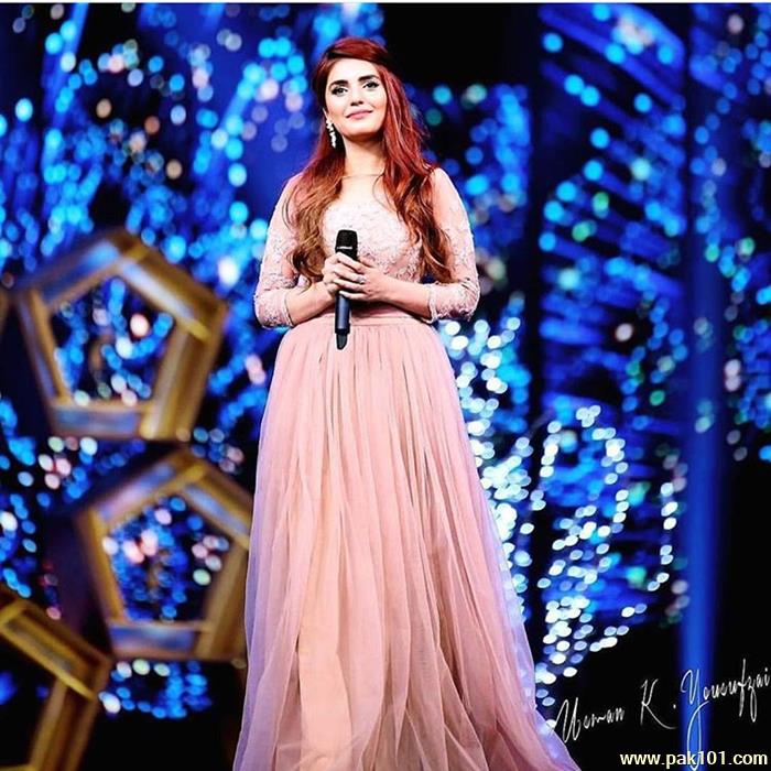 Momina Mustehsan -Pakistani Female Singer And Musician Celebrity
