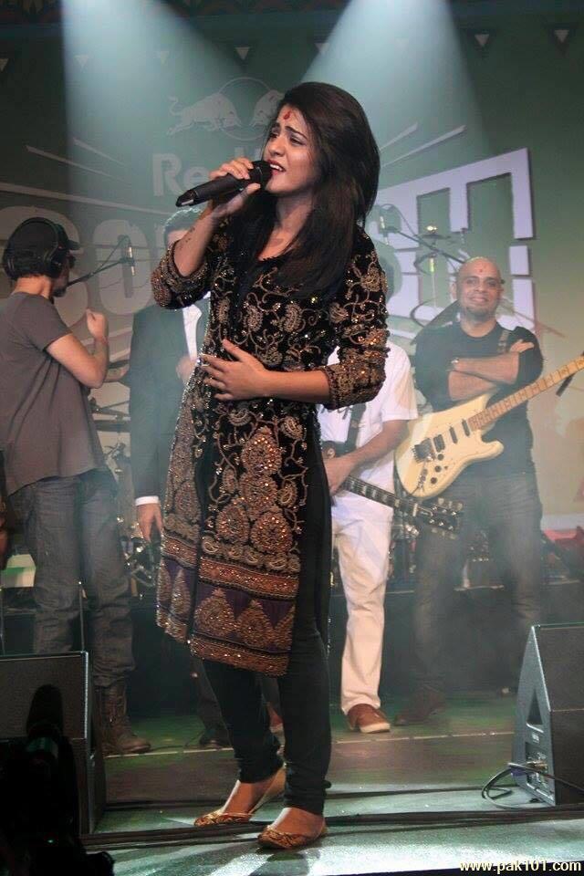 Qurat-ul-Ain Balouch- Pakistani Female Singer Celebrity