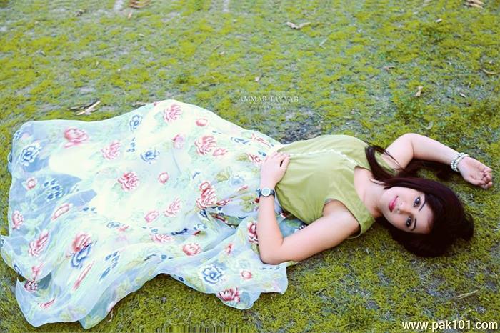 Rabi Peerzada -Pakistani Female Singer Celebrity