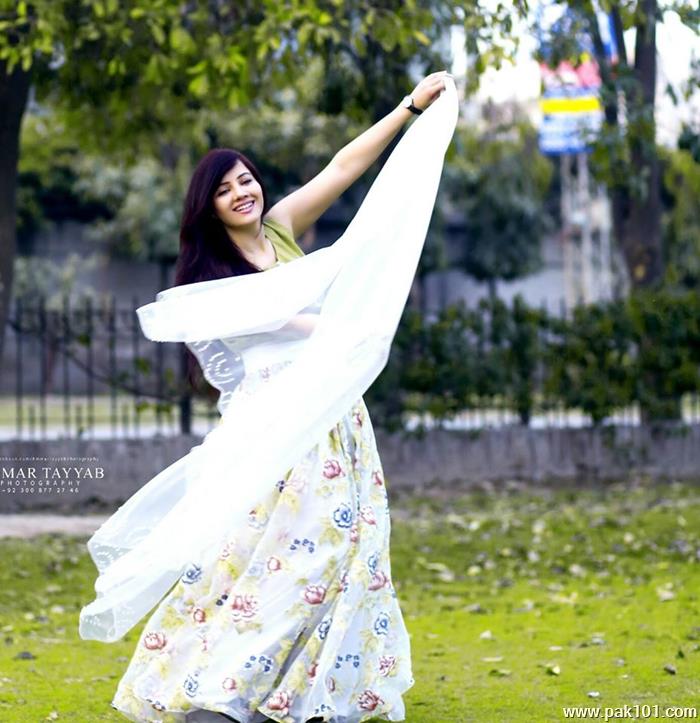 Rabi Peerzada -Pakistani Female Singer Celebrity