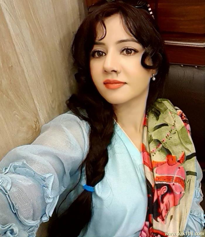 Rabi Peerzada -Pakistani Female Singer Celebrity