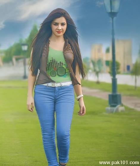 Rabi Peerzada -Pakistani Female Singer Celebrity