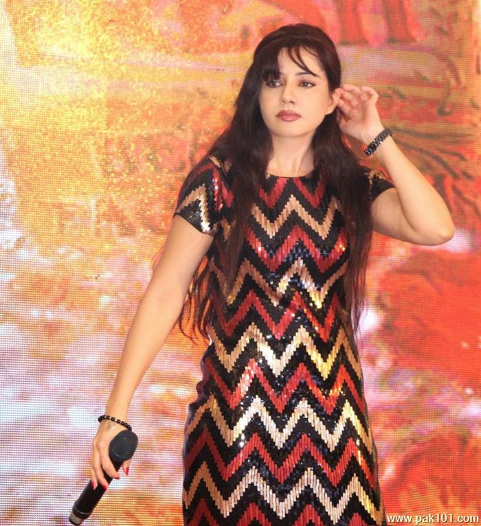 Rabi Peerzada -Pakistani Female Singer Celebrity