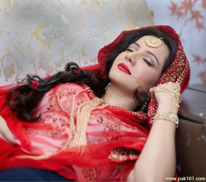 Rabi Peerzada -Pakistani Female Singer Celebrity